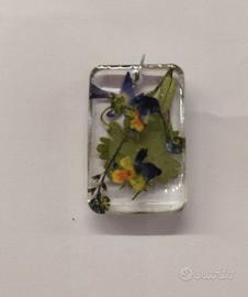 Ciondolo in resina fatto a mano 