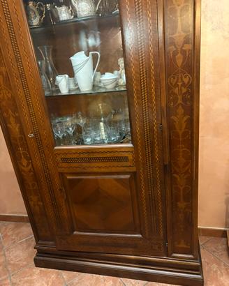 Vetrina classica in legno color noce