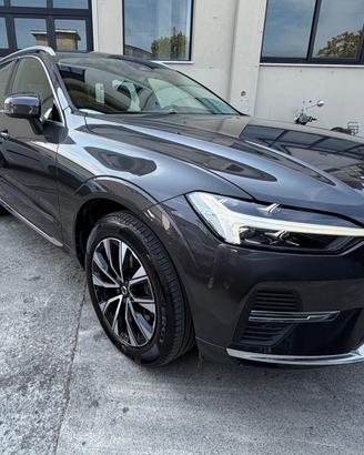 Volvo XC 60 XC60 B4 (d) automatico Plus Dark