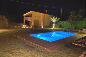 VILLA CON PISCINA-ARREDATA-UNIFAMILIARE 5KM DAL MA