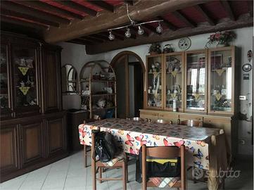 Casa indipendente di 180 m² con più di 5 locali e 