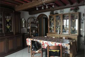 Casa indipendente di 180 m² con più di 5 locali e 