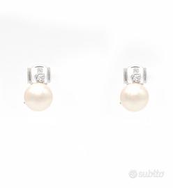 Orecchini in oro bianco con perle e diamanti