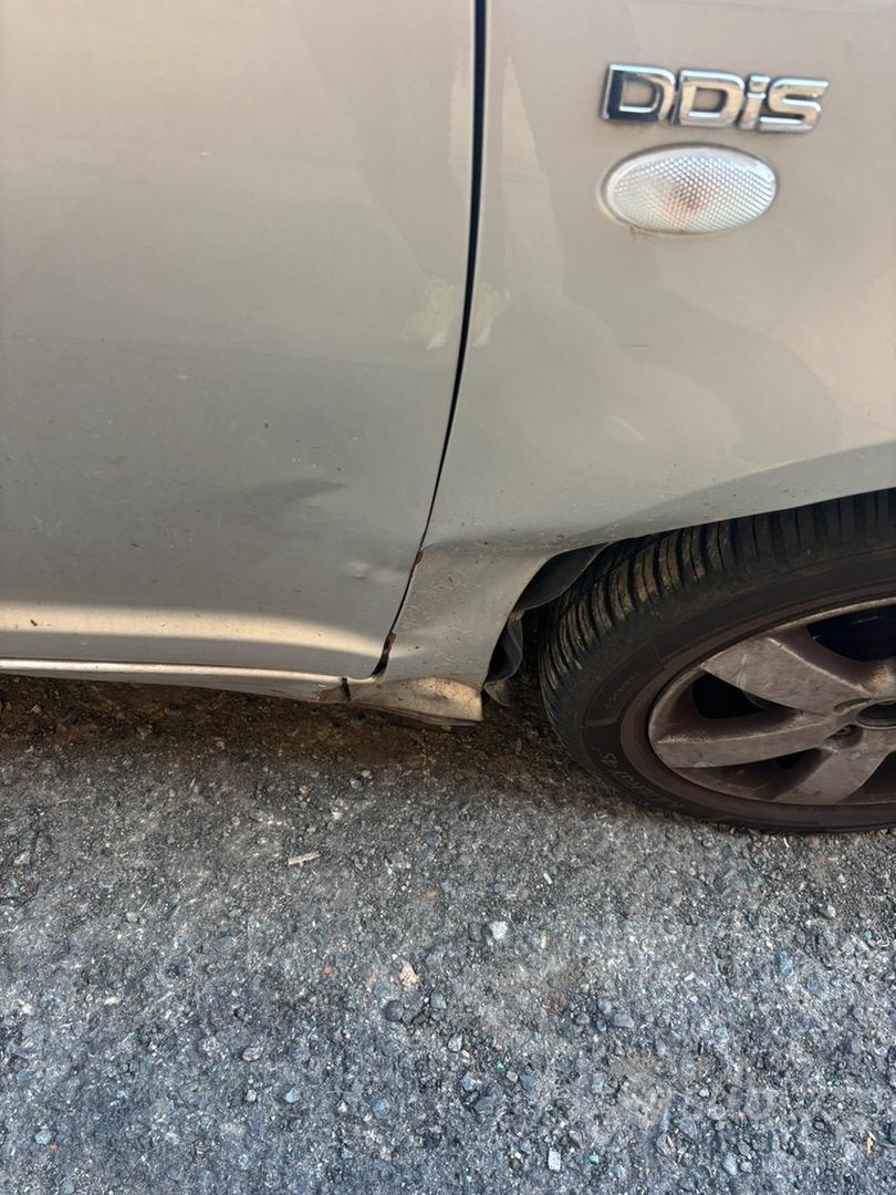 Suzuki Swift 2010 photo 4