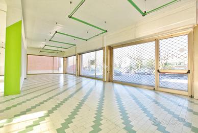 NEGOZIO A CRESCENTINO