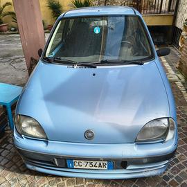 Macchina Fiat 600