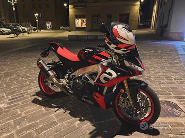 Aprilia Tuono V4 Factory Akrapovic