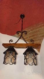 lampadario in legno e ferro battuto a due luci 