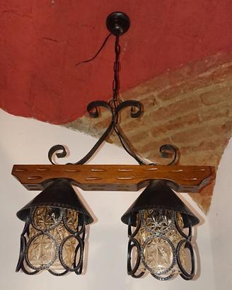 lampadario in legno e ferro battuto a due luci 