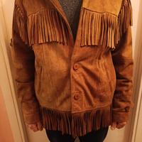 Giacca di renna con frange.