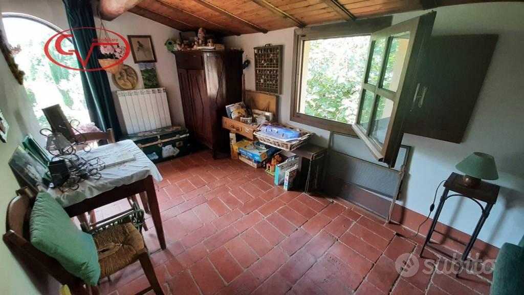 Rustico / Casale di 260 m² con più di 5 locali a L - Vista 5