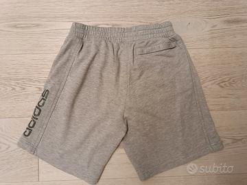 Pantaloncini Adidas taglia S (veste M).