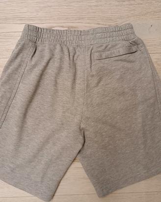 Pantaloncini Adidas taglia S (veste M).