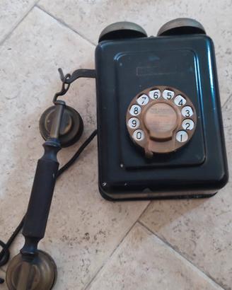 Telefono d'epoca Siemens in metallo e uno in marmo