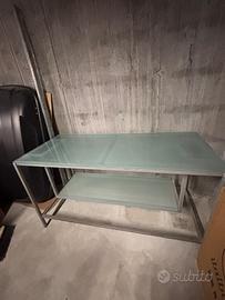 Scrivania piano in vetro e piedi in ferro