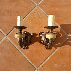Coppia di piccole applique in bronzo e marmo
