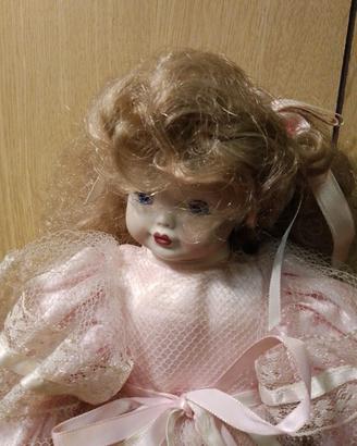 bambola antica prodotto di collezione