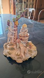 gruppo scultoreo di porcellana di bas