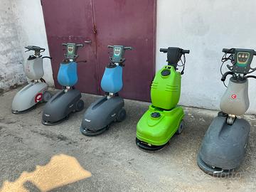 Lavasciuga pavimenti a batteria DISPONIBILI
