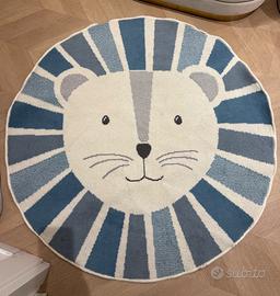 Libreria, tappeto e porta giochi bimbo