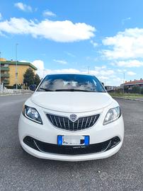 lancia Ypsilon ibrida 
