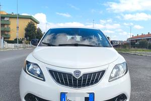 lancia Ypsilon ibrida 