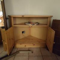 Mobile TV stile tirolese ad angolo