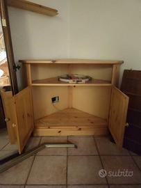 Mobile TV stile tirolese ad angolo