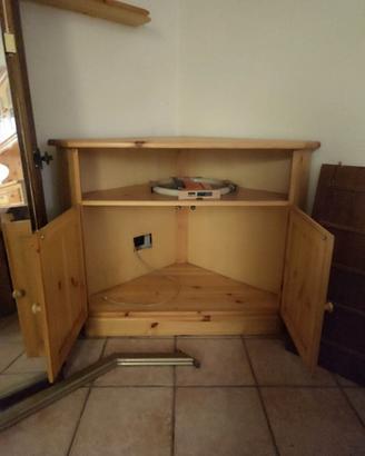 Mobile TV stile tirolese ad angolo