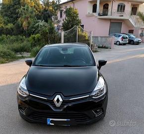 Renault Clio duel