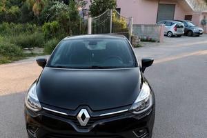 Renault Clio duel
