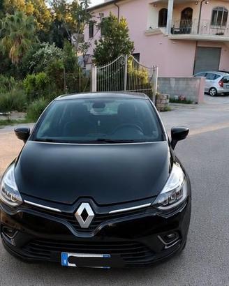 Renault Clio duel