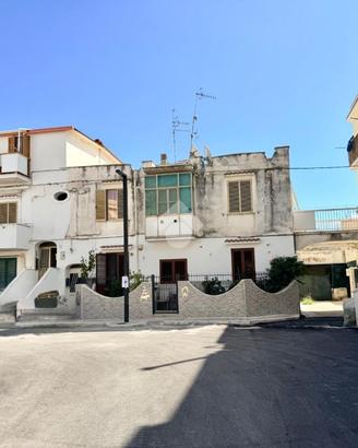 5 LOCALI A VIESTE