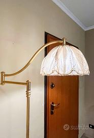 Lampada da terra vintage in ottone con paralume