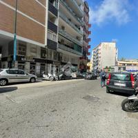 NEGOZIO A NAPOLI