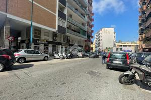 NEGOZIO A NAPOLI