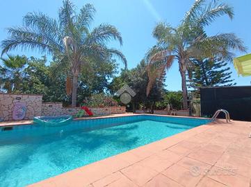 VILLA SINGOLA A FICARAZZI