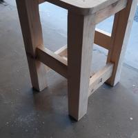 sgabello in legno massello