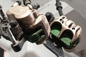 africa twin rd04 pinze freni tubi e vaschetta