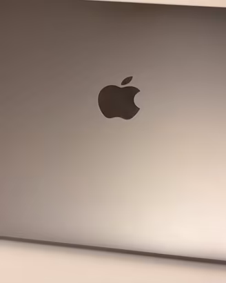 MacBook Pro 13” 2018, i5, 8 GB RAM, 256 GB