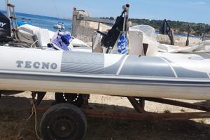 gommone per divertirsi con la famiglia o a pesca