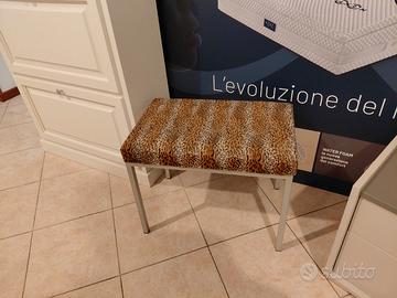 pouf moderno in metallo e tessuto