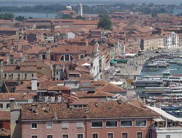Appartamento di 160 m² con più di 5 locali a Venez