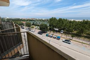 FRONTE MARE con 2 camere 5 p.letto e p.auto