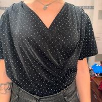 Body nero con scollo a V e glitter