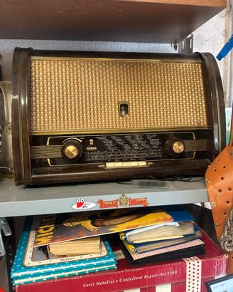 Radio d’epoca a valvole Minerva