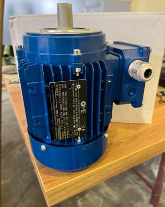 Motore trifase 0,37kW