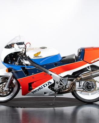 1988 HONDA RC 30 - RDS01940