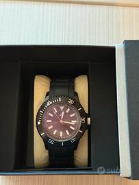 Orologio da polso nero e bordeaux