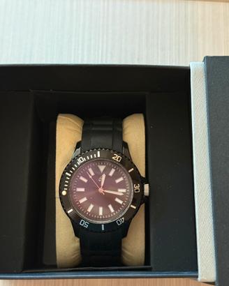 Orologio da polso nero e bordeaux